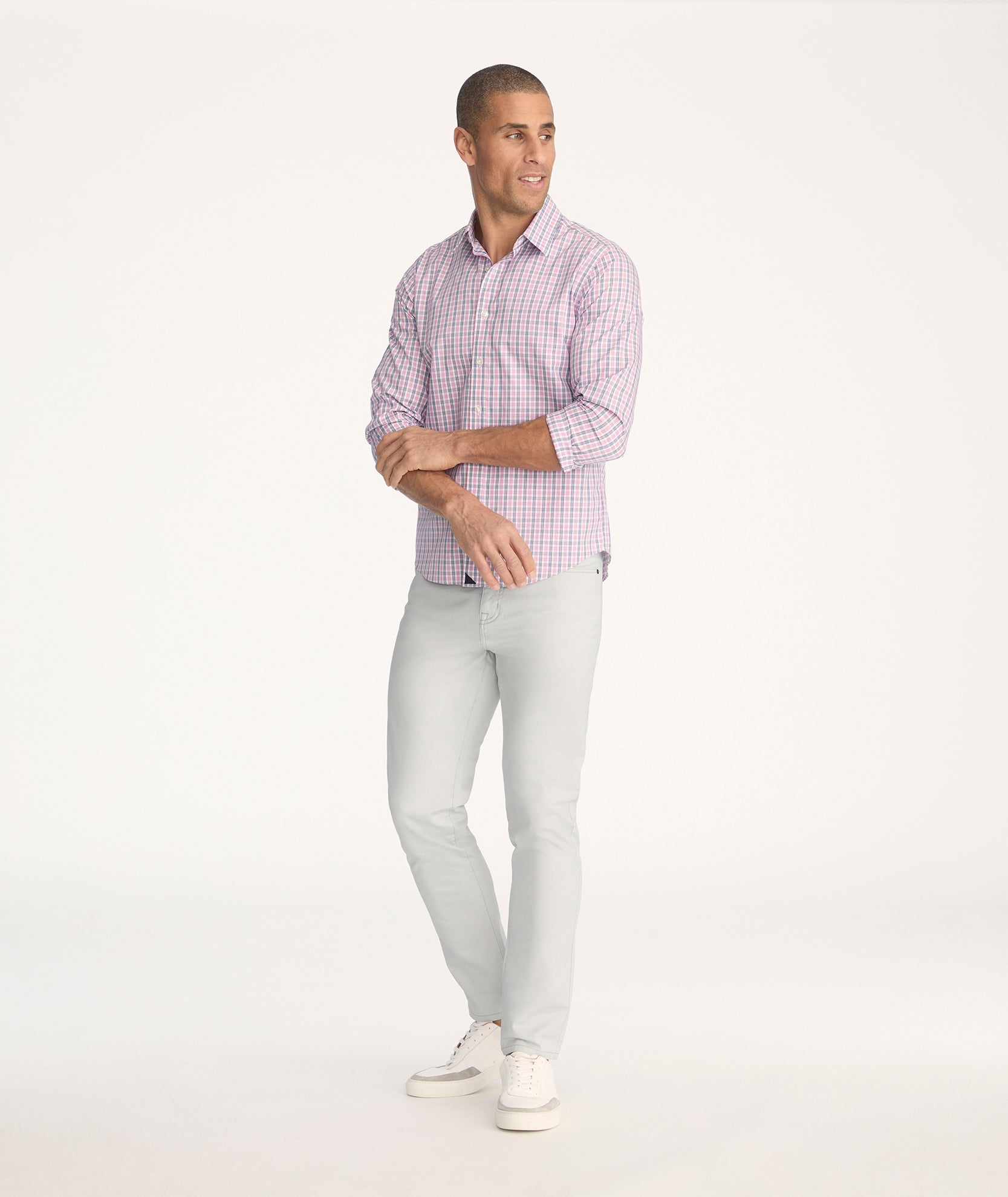 Model is wearing UNTUCKit 5-Pocket Chino Pants in light gray - full body