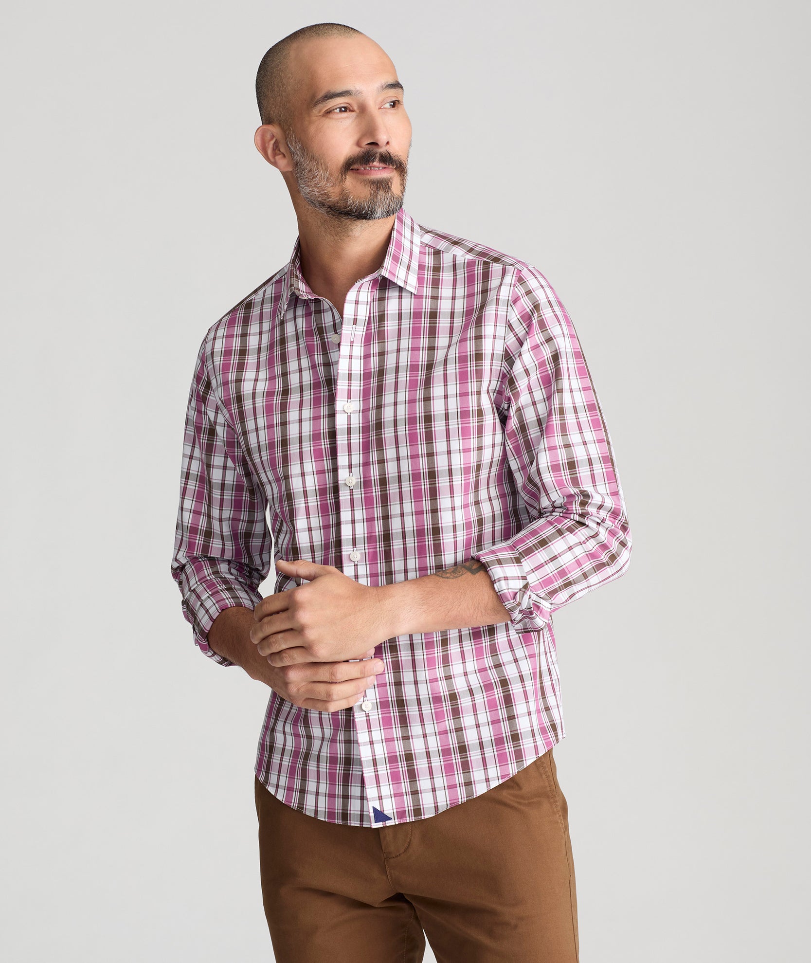 Model is wearing UNTUCKit parrish wrinkle free white grounded maroon plaid shirt. 